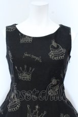 画像2: Jane Marple / 王冠ケーキ刺繍ジャンパースカート M クロ O-26-10-09-035-JM-OP-YM-OS (2)