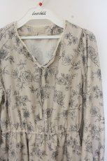 画像2: axes femme POETIQUE / クラシックフラワーワンピース M グレージュ O-26-10-11-016-AX-OP-OW-OS (2)