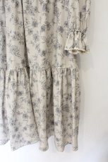 画像3: axes femme POETIQUE / クラシックフラワーワンピース M グレージュ O-26-10-11-016-AX-OP-OW-OS (3)