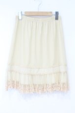 画像1: axes femme / 裾モチーフレース使いペチスカート M イエロー系 O-26-10-12-074-AX-SK-IG-OS (1)