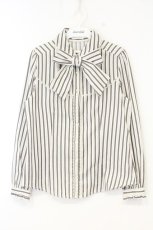 画像1: axes femme / レジメ柄フリルブラウス  オフシロ×グレー系 O-26-10-12-080-AX-BL-IG-OS (1)