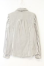 画像3: axes femme / レジメ柄フリルブラウス  オフシロ×グレー系 O-26-10-12-080-AX-BL-IG-OS (3)
