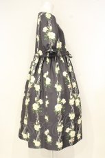 画像4: Melody BasKet / 甘く香るガーデニアのオープンカラーワンピース M チャコールグレー O-26-10-17-007-LO-OP-OW-OS (4)