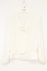 画像1: INGEBORG / ピンタックダブルリボンノーカラーブラウス  シロ O-26-10-19-072-LO-BL-IG-OS (1)
