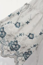 画像2: axes femme / 袖刺繍シャーリングブラウス F グレー O-26-10-23-049-AX-BL-IG-OS (2)