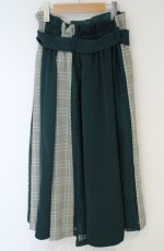 画像2: axes femme POETIQUE / パッチワークプリーツスカート M グリーン O-26-10-25-065-AX-SK-OW-OS (2)