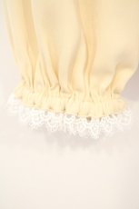 画像3: Maison de FLEUR Petite Robe canone / 春の指定ブラウス  ベージュ O-26-10-27-059-LO-BL-IG-OS (3)