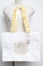画像1: Maison de FLEUR / EC限定Belle/スクエアトートバッグ F アイボリー S-24-08-16-030-LO-BG-SZ-ZT346 (1)