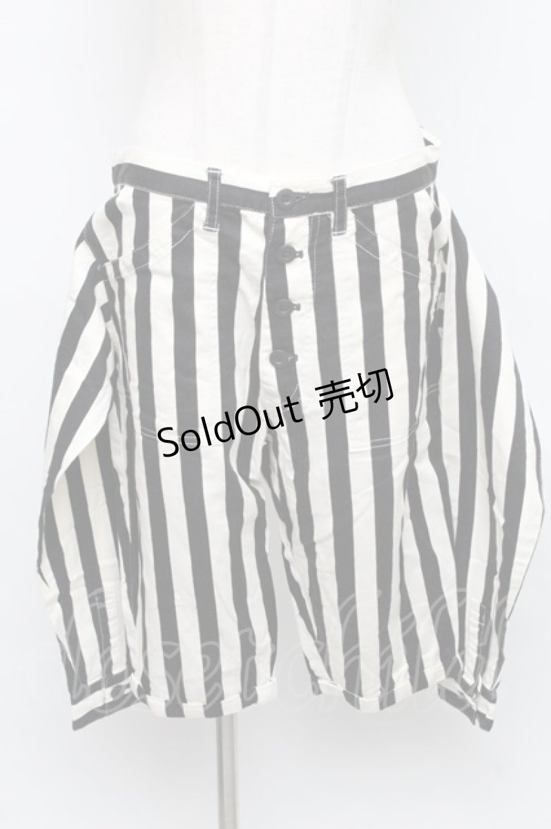 画像1: 【SALE】MILKBOY / 袖付きボーダーハーフパンツ  黒ｘ白 S-24-09-07-088-MB-PA-AS-ZT187 (1)