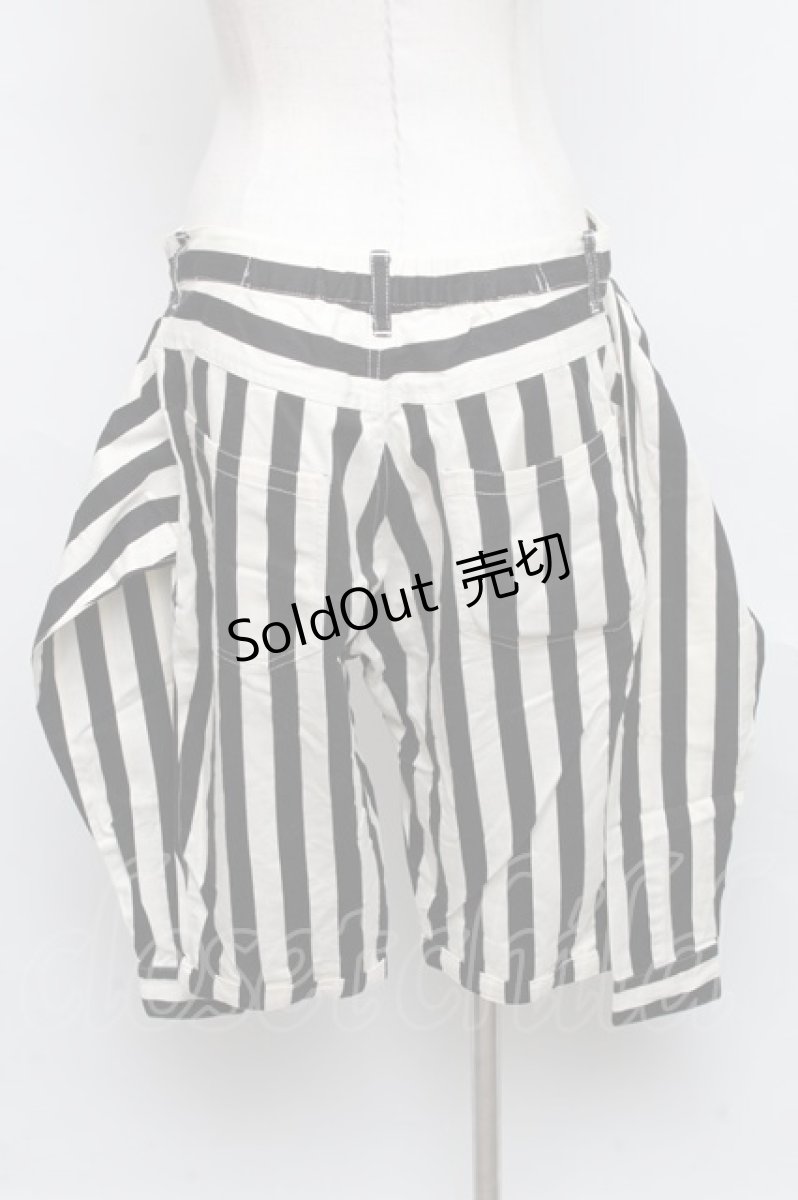 画像2: 【SALE】MILKBOY / 袖付きボーダーハーフパンツ  黒ｘ白 S-24-09-07-088-MB-PA-AS-ZT187 (2)