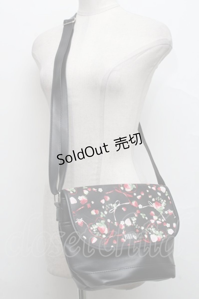 画像1: 【SALE】PINK HOUSE / BAGストロベリーショルダーバッグ  黒 S-24-10-01-013-LO-AC-UT-ZTK013 (1)