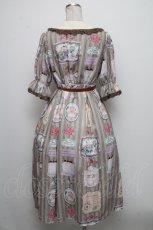 画像2: axes femme Kawaii / ティティ×ベアファミリーワンピース  ベージュ S-24-10-13-053-AX-OP-HR-ZH (2)