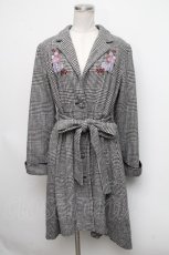 画像1: 【SALE】axes femme POETIQUE / 刺繍フィッシュテールコート  黒ｘ白 S-24-10-15-034-AX-CO-AS-ZTC024 (1)