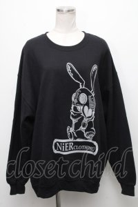 NieR Clothing / プリントトレーナー  黒 S-24-12-15-042-PU-TO-HR-ZT408