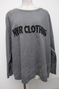 NieR Clothing / ロゴ刺繍トップス  グレー S-25-01-05-025-PU-TO-AS-ZT139