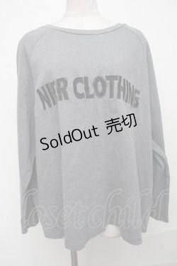 画像1: 【SALE】NieR CLOTHING / ロゴ刺繍トップス  グレー S-25-01-05-025-PU-TO-AS-ZT139