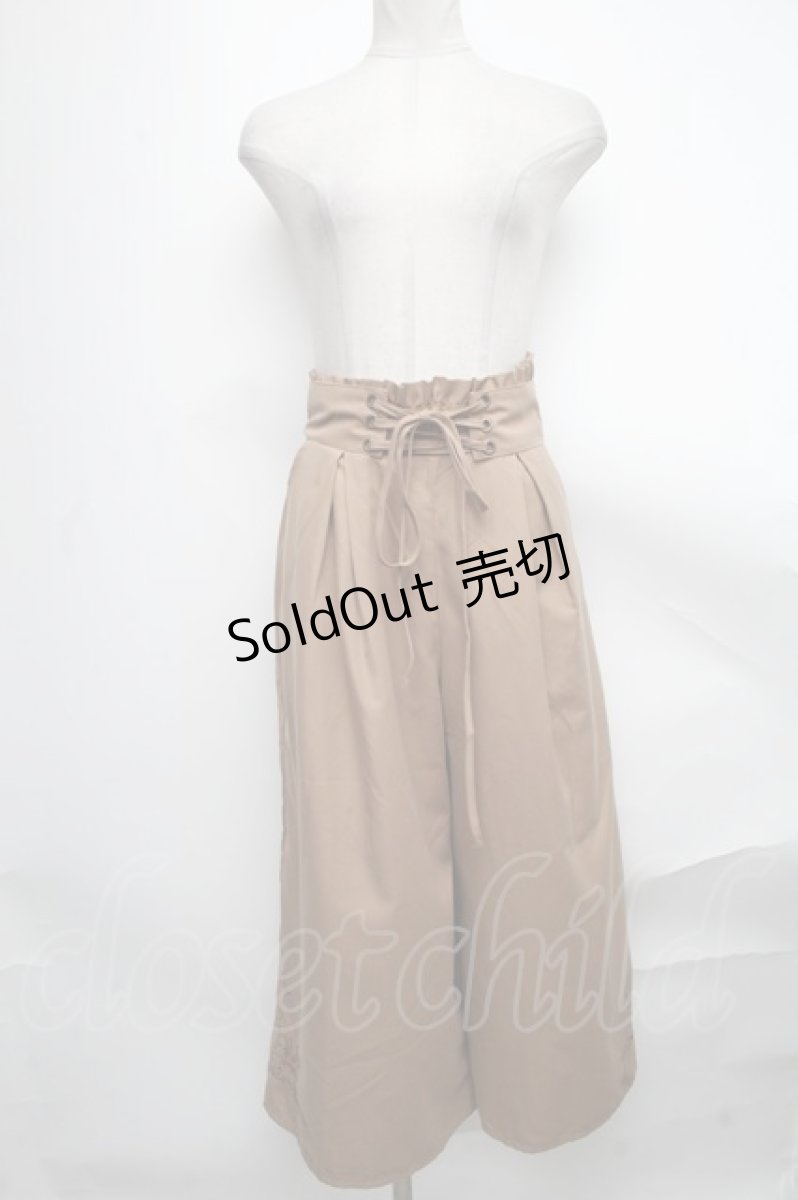 画像1: 【SALE】axes femme / 裾刺繍タック入りワイドパンツ  ベージュ S-25-01-15-087-AX-PA-AS-ZT252 (1)