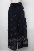 axes femme / 小花刺繍リラックスワイドパンツ  紺 S-25-01-17-074-AX-BL-HR-ZI