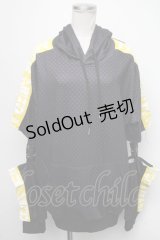 NieR Clothing / バックルデザイン半袖パーカー  黒ｘイエロー S-25-01-22-1061-PU-TO-AS-ZS