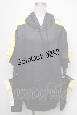 画像1: NieR Clothing / バックルデザイン半袖パーカー  黒ｘイエロー S-25-01-22-1061-PU-TO-AS-ZS