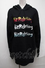 画像1: 【SALE】NieR CLOTHING / プリントスウェット  黒 S-25-01-22-048-PU-TO-AS-ZT319 (1)