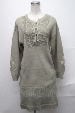 画像1: axes femme / 袖刺繍チャイナ釦ニットワンピース  グリーン S-25-02-02-068-AX-OP-AS-ZT032