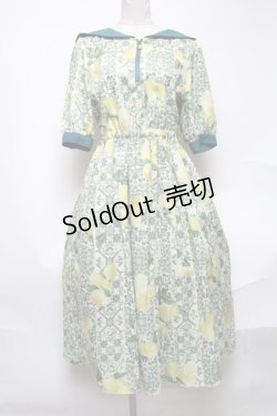 画像1: axes femme / レモン×タイル柄セーラーワンピース  イエロー S-25-02-04-055-AX-OP-AS-ZI