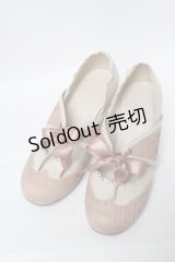 axes femme / バラくり抜きリボンパンプス  ベージュ S-25-02-08-005-AX-SK-HR-ZS
