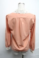 画像2: 【SALE】axes femme / カッティング刺繍襟リボン付きブラウス  オレンジ S-25-02-11-031-AX-BL-HR-ZT153 (2)