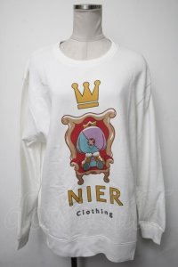 NieR Clothing / プリントトレーナー  白 S-25-02-21-025-PU-TO-HR-ZT311