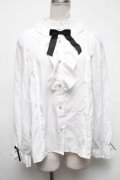 axes femme kawaii / スタンドカラーフリルリボンブラウス  白 S-25-03-02-014-AX-BL-HR-ZS