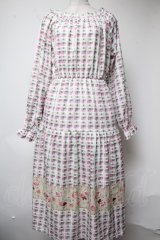 axes femme / くまのがっこう/パネル柄ワンピース  オフ S-25-03-09-063-AX-OP-HR-ZI