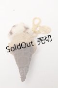 Q-pot. / クッキーアンドクリーム＆カフェモカ ダブルアイスクリームバッグチャーム  ベージュ S-25-03-10-018-QP-ZA-HR-ZS