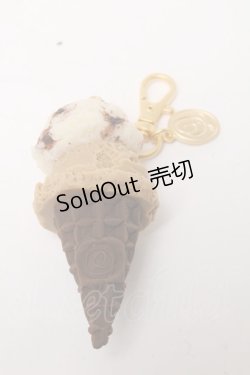 画像1: Q-pot. / クッキーアンドクリーム＆カフェモカ ダブルアイスクリームバッグチャーム  ベージュ S-25-03-10-018-QP-ZA-HR-ZS