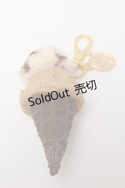画像2: Q-pot. / クッキーアンドクリーム＆カフェモカ ダブルアイスクリームバッグチャーム  ベージュ S-25-03-10-018-QP-ZA-HR-ZS
