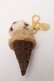 画像2: Q-pot. / クッキーアンドクリーム＆カフェモカ ダブルアイスクリームバッグチャーム  ベージュ S-25-03-10-018-QP-ZA-HR-ZS (2)