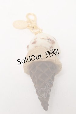 画像3: Q-pot. / クッキーアンドクリーム＆カフェモカ ダブルアイスクリームバッグチャーム  ベージュ S-25-03-10-018-QP-ZA-HR-ZS