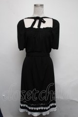 Ozz Croce / 裾プリーツ刺繍ワンピース  黒ｘ白 S-25-03-11-047-OO-OP-HR-ZS