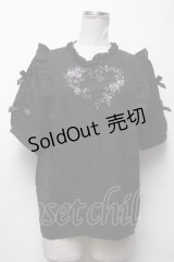 axes femme POETIQUE / フラワーハート刺 ブラウス  黒 S-25-03-22-030-AX-BL-HR-ZS