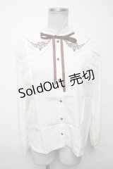 axes femme POETIQUE / レースデザインフリルブラウス  キナリ S-25-03-23-1015-AX-BL-HR-ZS