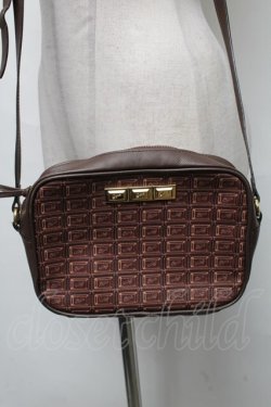 画像1: Q-pot. / チョコレートショルダーバッグ  ブラウン S-25-03-23-029-QP-BG-AS-ZS