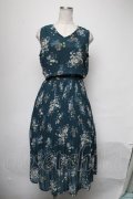 axes femme / 花柄プリーツノースリワンピース  グリーン S-25-03-28-061-AX-OP-AS-ZS