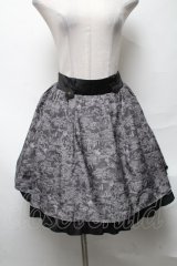 axes femme / トラベル柄スカート  グレー S-25-04-01-077-AX-SK-AS-ZI