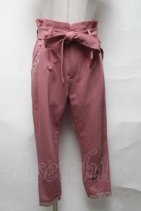 axes femme / スカラップ刺繍タックパンツ  ピンク S-25-04-01-084-AX-PA-AS-ZS