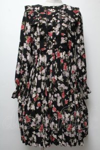 axes femme / 花柄プリーツワンピース  黒 S-25-04-06-052-AX-OP-HR-ZS