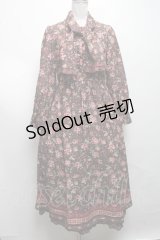 axes femme NOSTALGIE / パネル柄ボウタイ付きワンピース  ブラウン S-25-04-09-060-AX-OP-HR-ZS