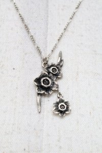 axes femme / フラワーモチーフネックレス  シルバー S-25-04-17-020-AX-CO-HR-ZS