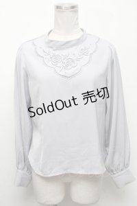 an another angelus / ローズ刺繍ブラウス  サックス S-25-04-17-040-CA-BL-AS-ZS