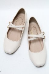 F&A / ダブルストラップスクエアトゥパンプス  アイボリー S-25-04-18-014-LO-SH-HR-ZT171