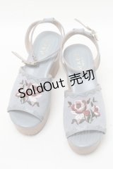 axes femme / 刺繍入りスエードブーツサンダル  サックス S-25-04-18-027-AX-SH-HR-ZT-K002